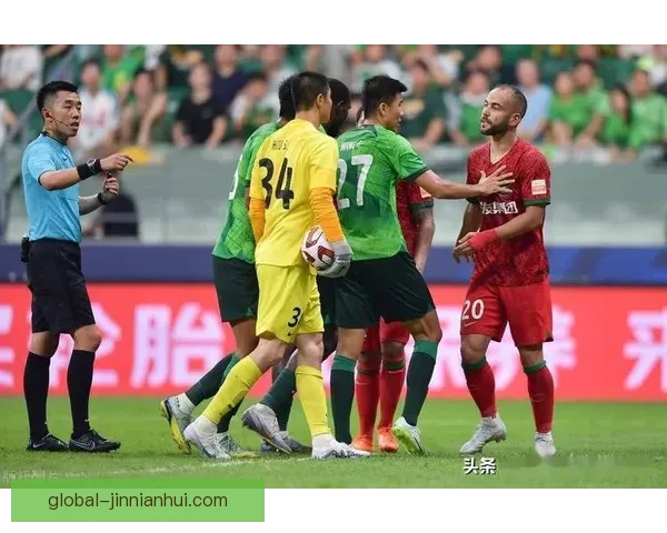 西甲争议红牌掀起轩然大波皇社主帅赛后公开发声质疑裁判执法尺度